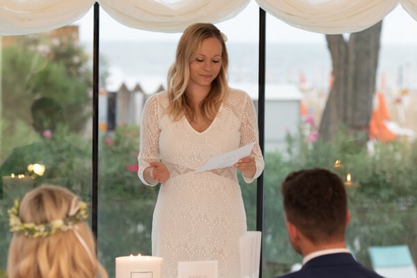 Rührende Worte der Hochzeitskerze im Glas Rührende Worte der Hochzeitskerze im Glas